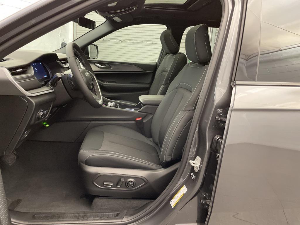 new 2025 Jeep Grand Cherokee L car, priced at $37,653