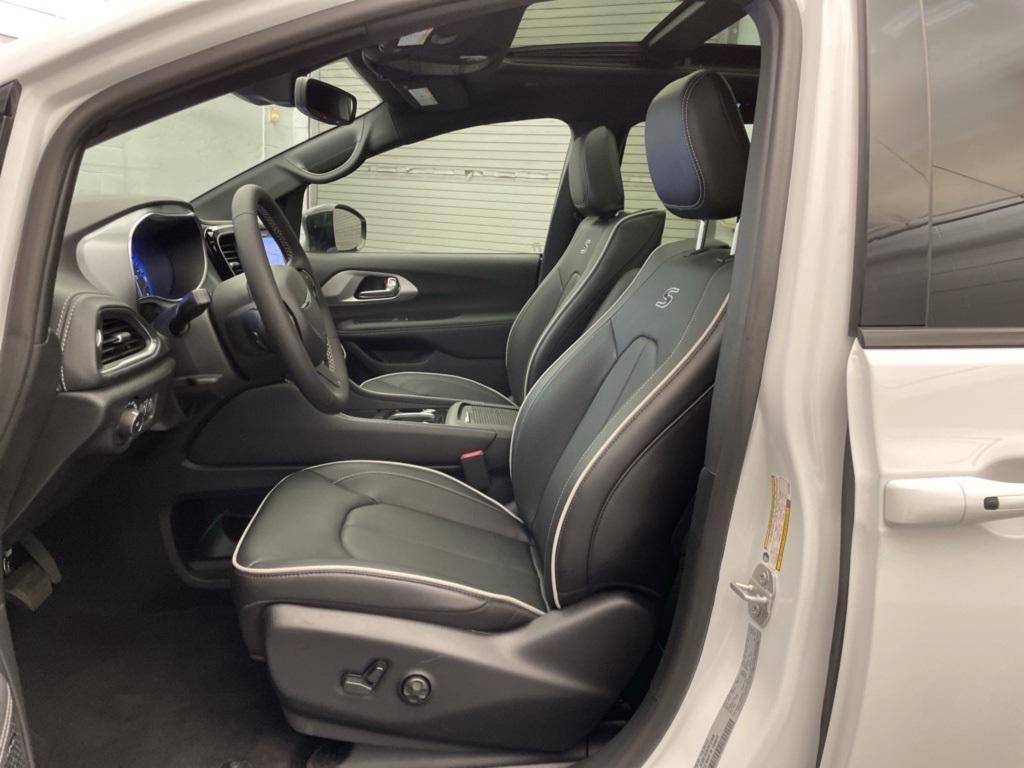 new 2026 Chrysler Pacifica car, priced at $45,477