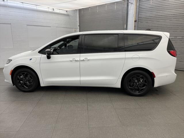 new 2024 Chrysler Pacifica Hybrid car, priced at $49,536