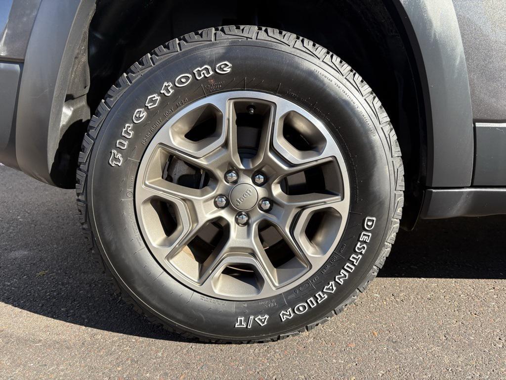 used 2020 Jeep Cherokee car, priced at $18,675