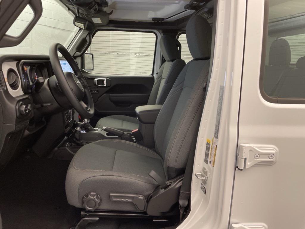 new 2025 Jeep Gladiator car, priced at $32,809