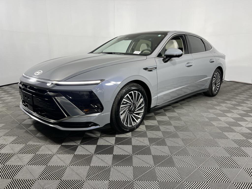 used 2024 Hyundai Sonata Hybrid car, priced at $25,275