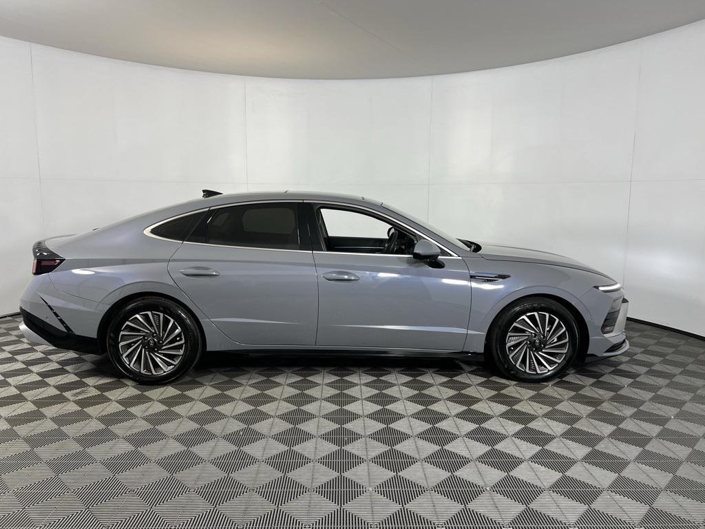 used 2024 Hyundai Sonata Hybrid car, priced at $25,275