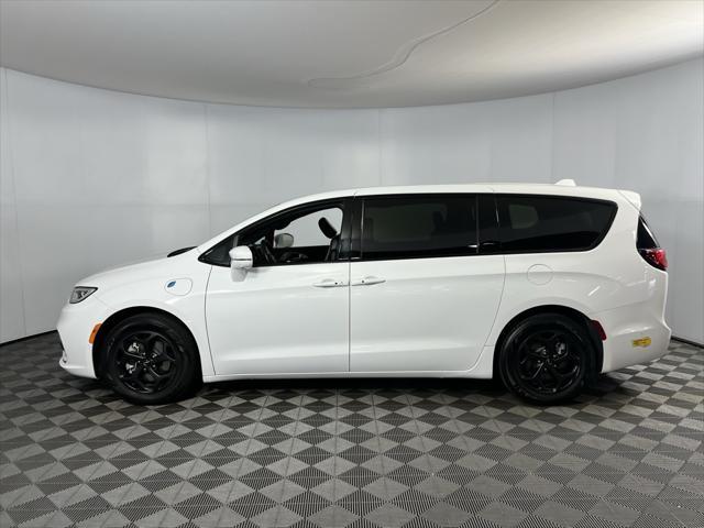 used 2022 Chrysler Pacifica Hybrid car, priced at $33,573