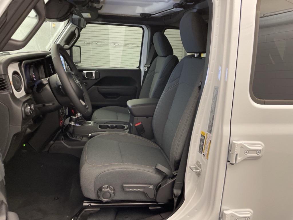 new 2025 Jeep Wrangler car, priced at $45,394