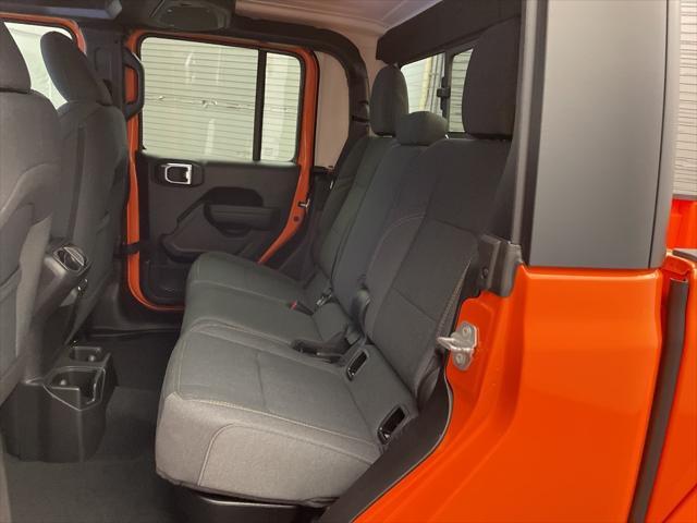 new 2025 Jeep Gladiator car, priced at $44,338