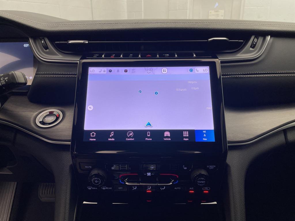 new 2025 Jeep Grand Cherokee car, priced at $40,489