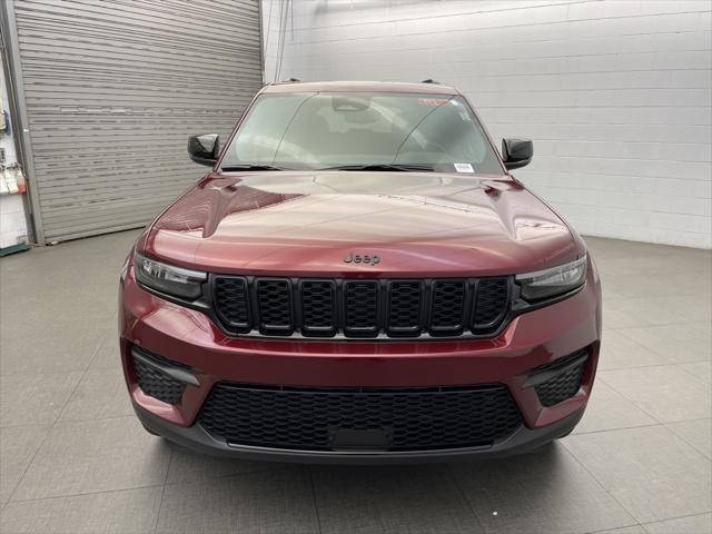 new 2024 Jeep Grand Cherokee car, priced at $37,925