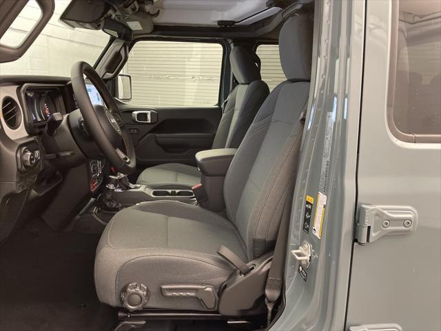 new 2025 Jeep Gladiator car, priced at $43,725