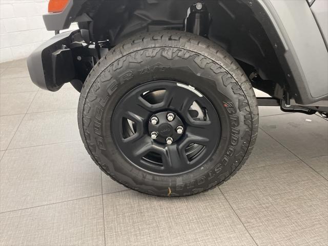 new 2025 Jeep Gladiator car, priced at $39,988