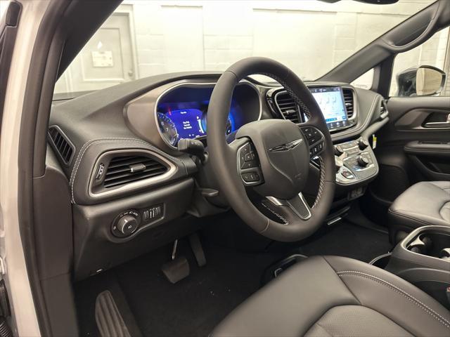 new 2025 Chrysler Pacifica car, priced at $41,004