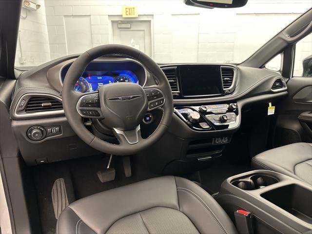 new 2025 Chrysler Pacifica car, priced at $41,004