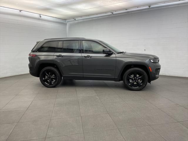new 2025 Jeep Grand Cherokee car, priced at $38,469