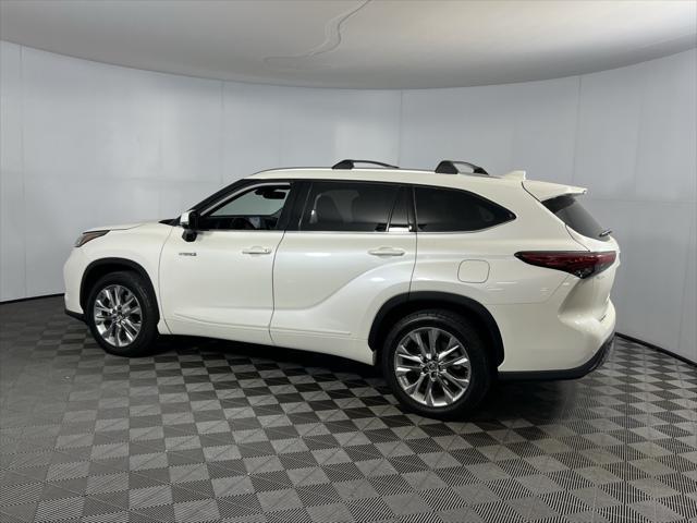 used 2020 Toyota Highlander Hybrid car, priced at $24,973