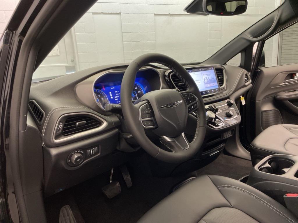 new 2025 Chrysler Pacifica car, priced at $36,579