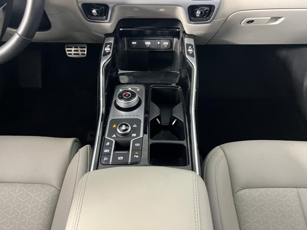 used 2024 Kia Sorento Hybrid car, priced at $30,575