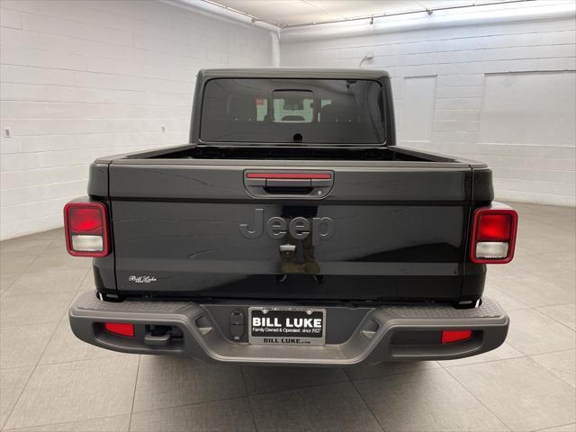 new 2025 Jeep Gladiator car, priced at $42,084