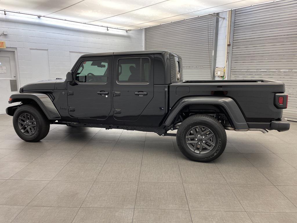 new 2025 Jeep Gladiator car, priced at $40,534