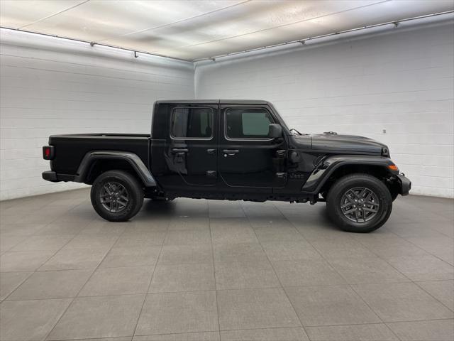 new 2025 Jeep Gladiator car, priced at $42,084