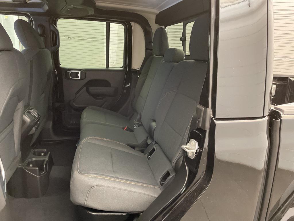 new 2025 Jeep Gladiator car, priced at $40,534