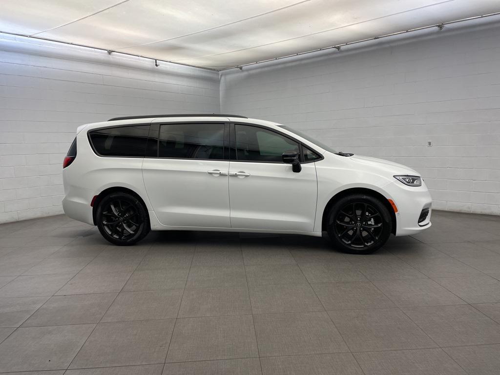 new 2026 Chrysler Pacifica car, priced at $43,956