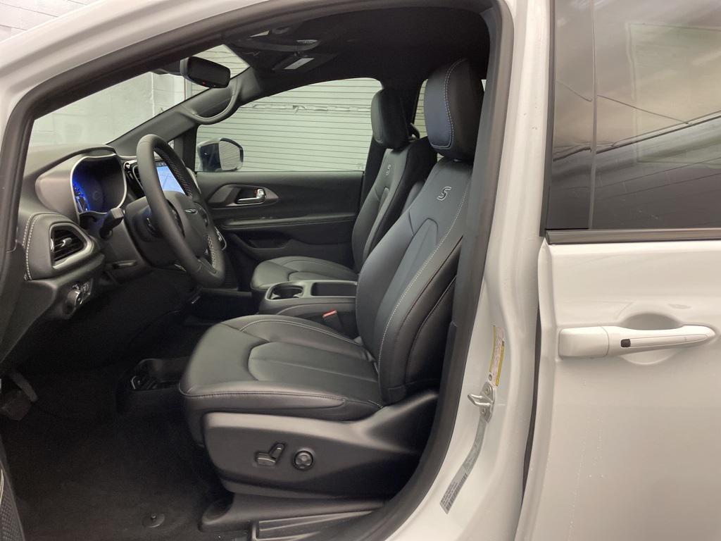 new 2026 Chrysler Pacifica car, priced at $43,956
