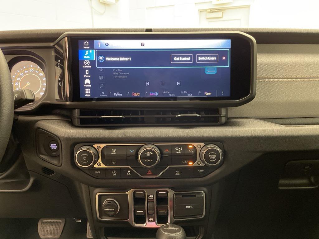 new 2025 Jeep Gladiator car, priced at $35,127