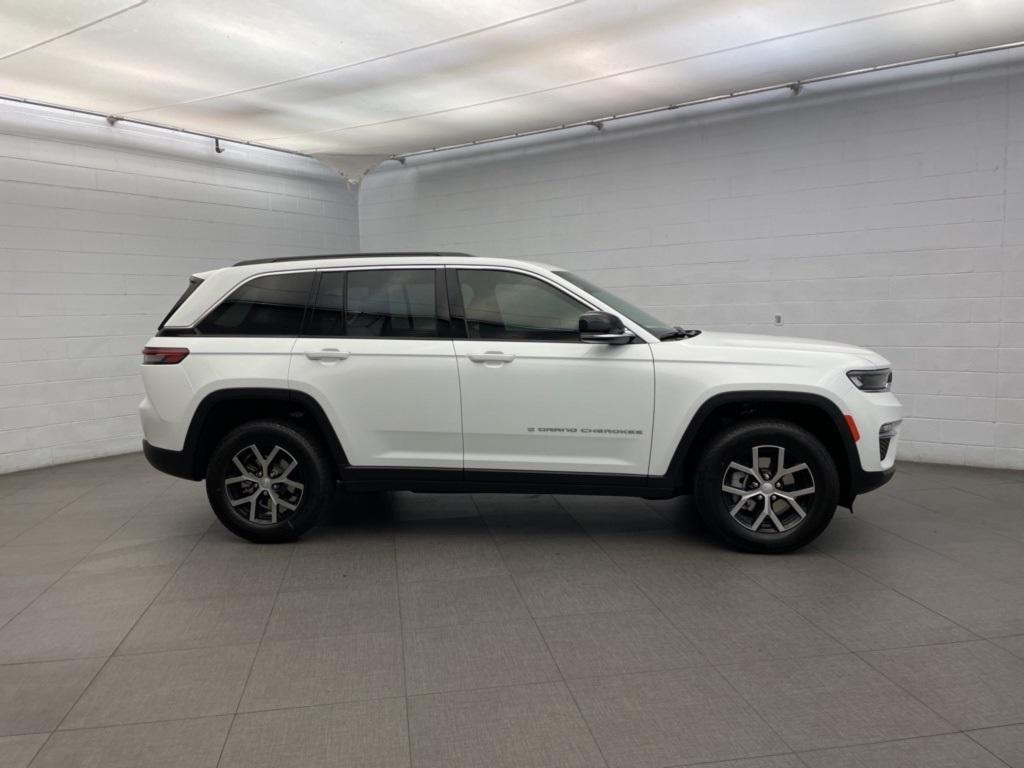 new 2025 Jeep Grand Cherokee car, priced at $41,553