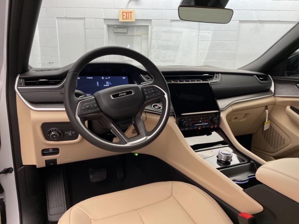 new 2025 Jeep Grand Cherokee car, priced at $41,553