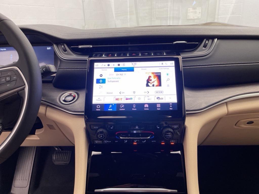 new 2025 Jeep Grand Cherokee car, priced at $41,553