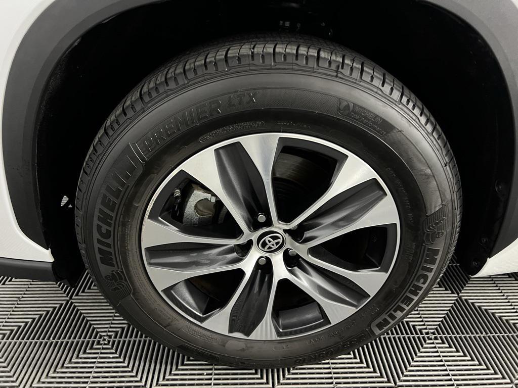 used 2025 Toyota Highlander car, priced at $41,973