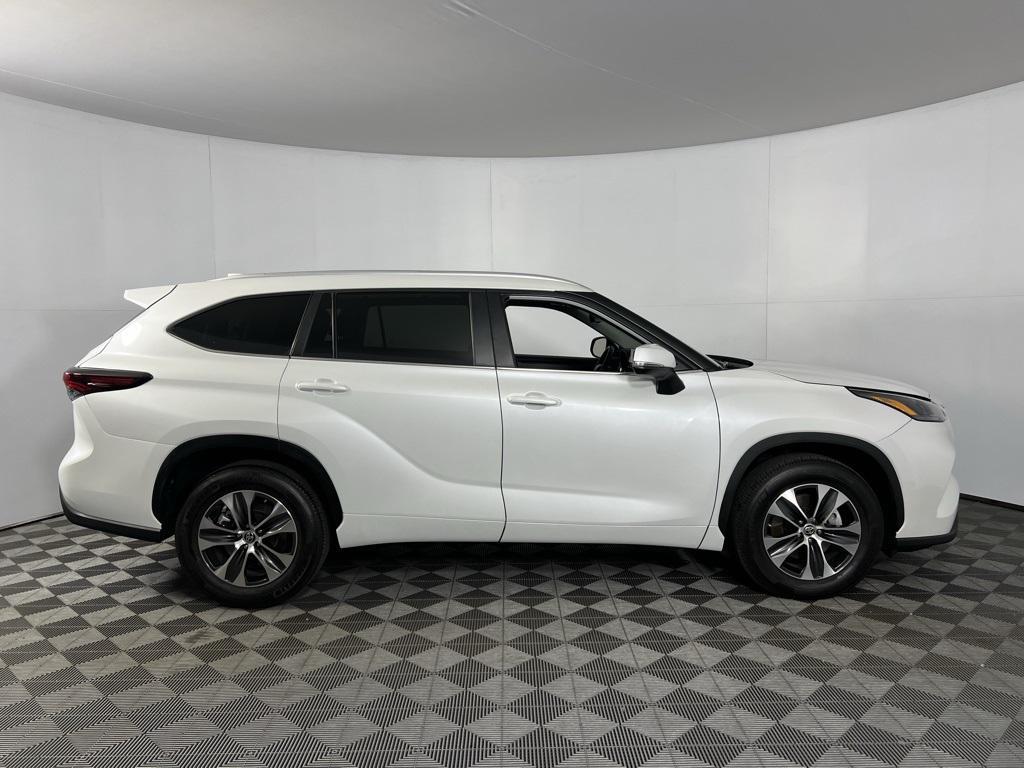 used 2025 Toyota Highlander car, priced at $41,973