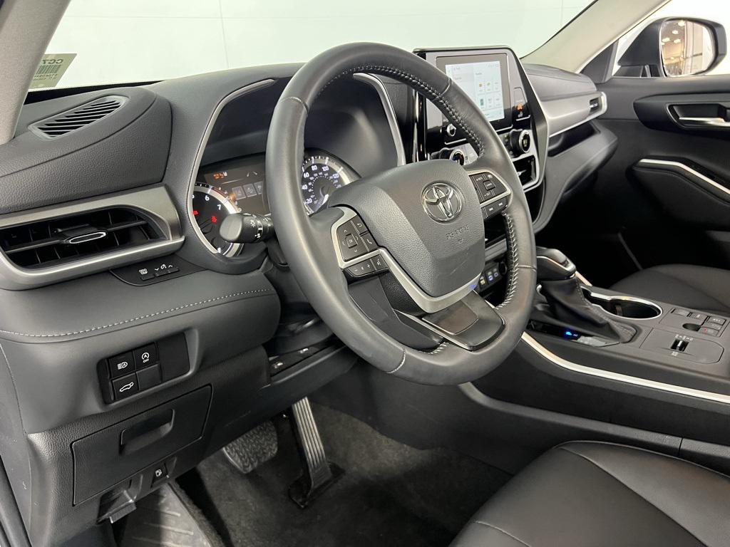 used 2025 Toyota Highlander car, priced at $41,973