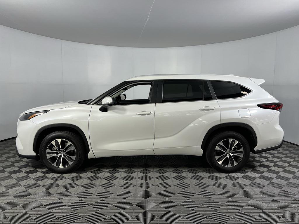 used 2025 Toyota Highlander car, priced at $41,973