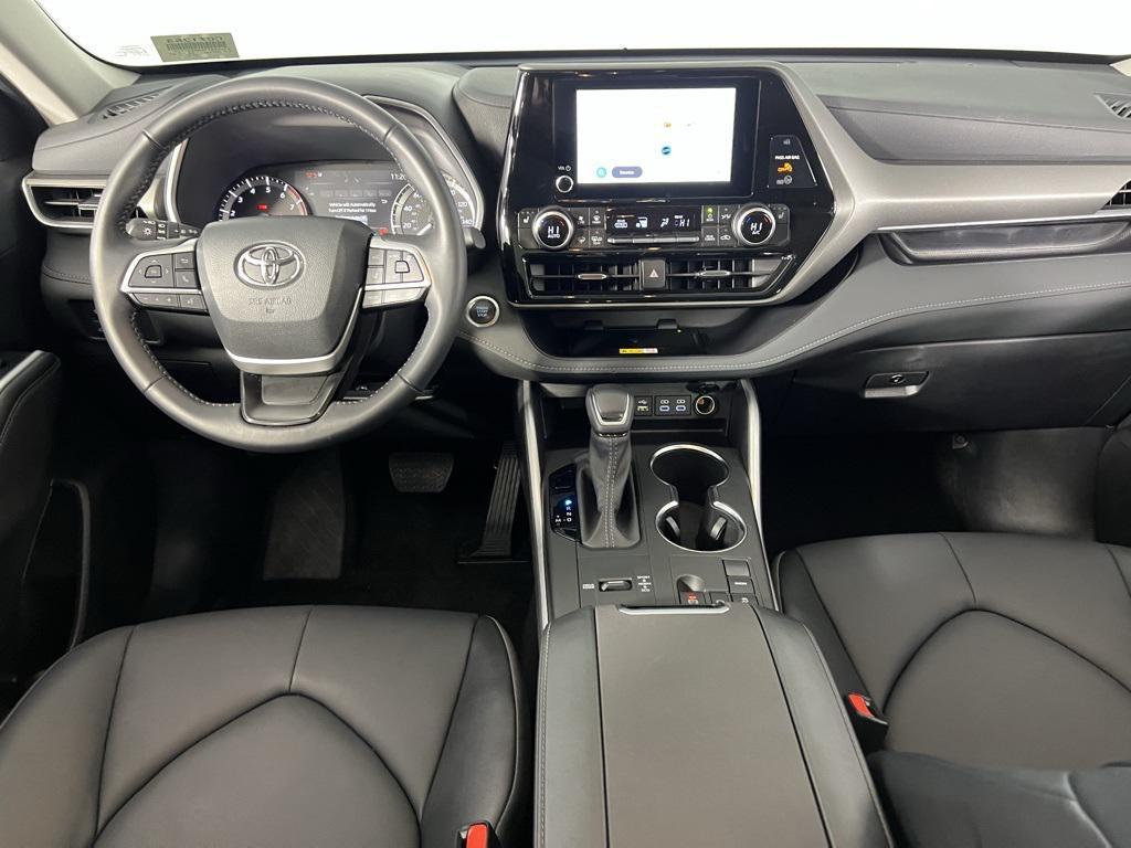 used 2025 Toyota Highlander car, priced at $41,973