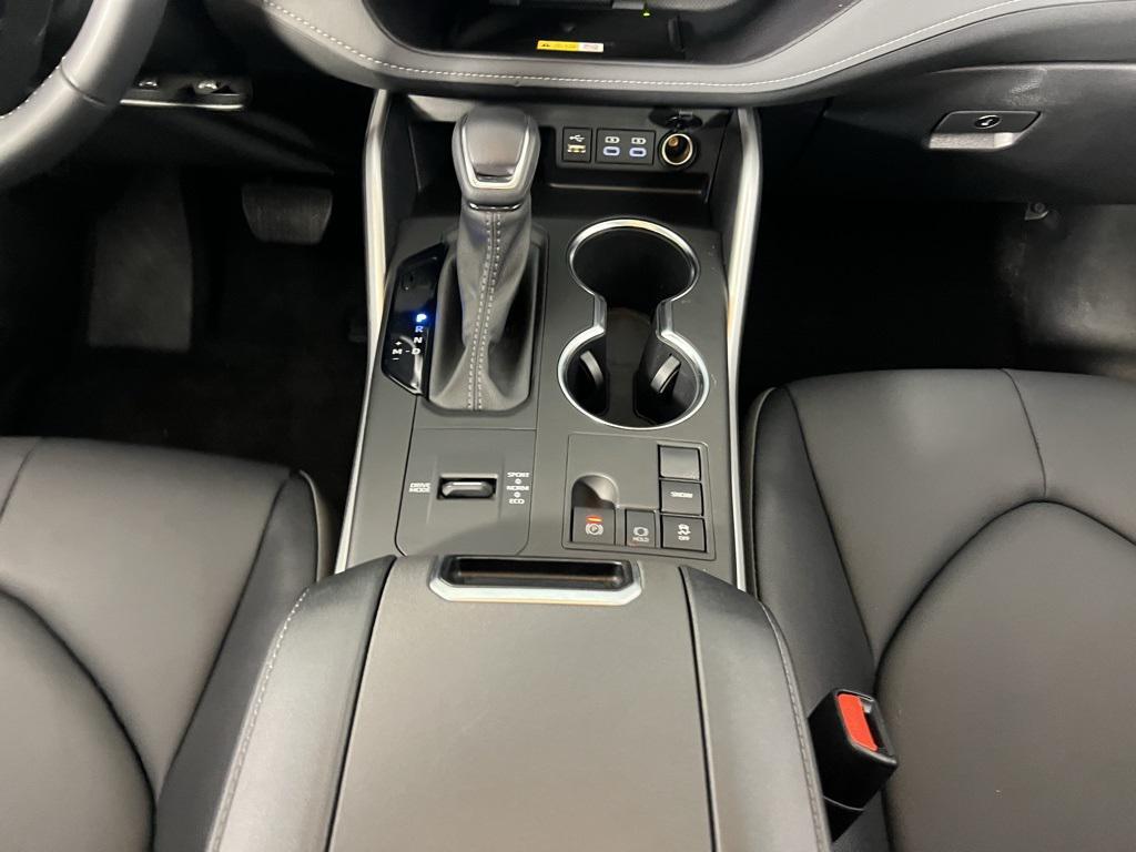 used 2025 Toyota Highlander car, priced at $41,973