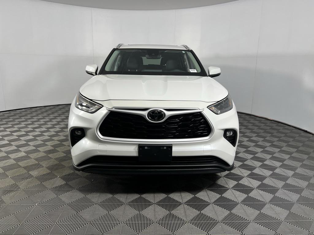 used 2025 Toyota Highlander car, priced at $41,973