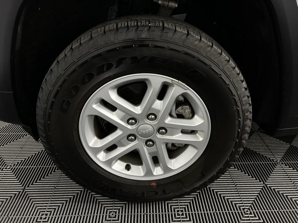 used 2024 Jeep Grand Cherokee car, priced at $28,973