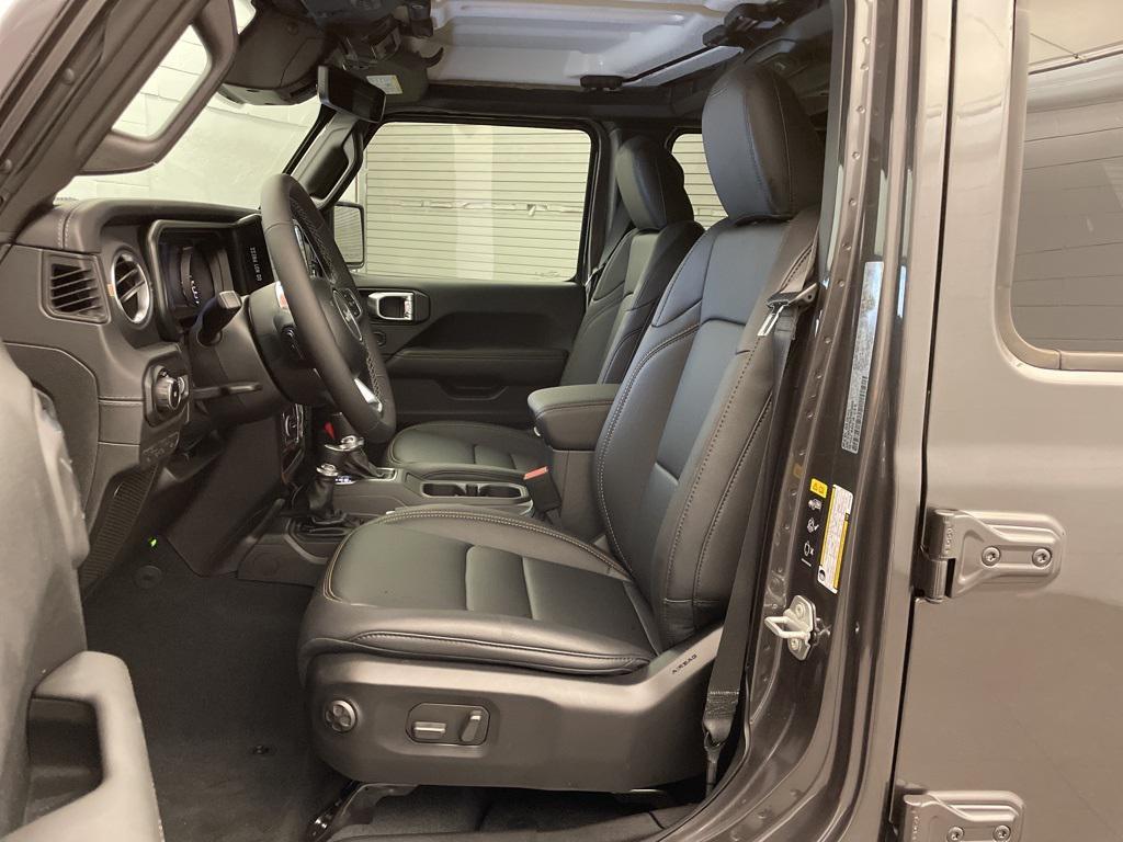 new 2025 Jeep Wrangler car, priced at $46,935