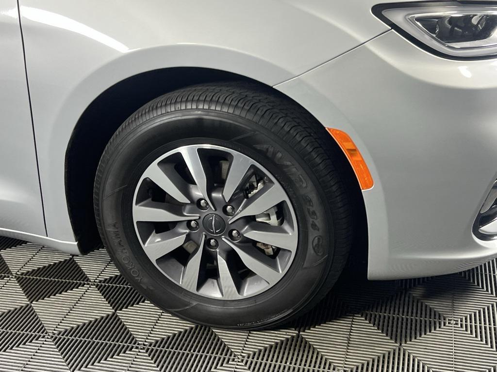 used 2024 Chrysler Pacifica Hybrid car, priced at $28,573