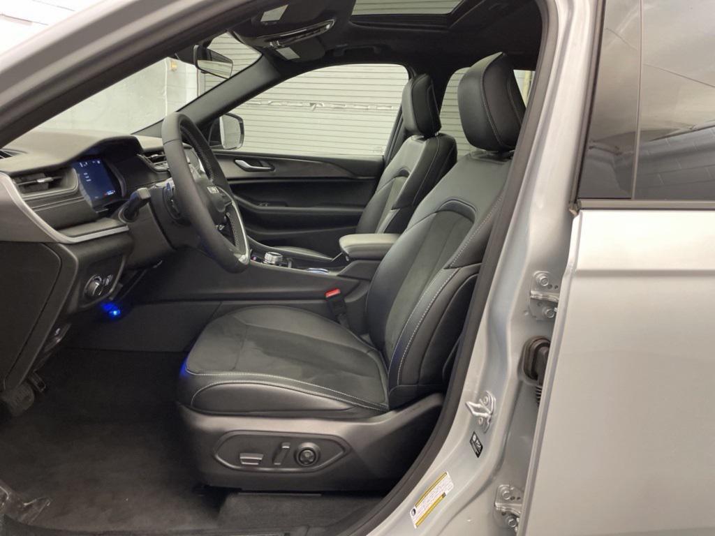 new 2025 Jeep Grand Cherokee L car, priced at $38,628