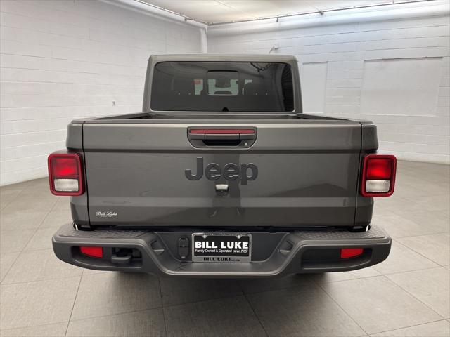 new 2025 Jeep Gladiator car, priced at $42,084