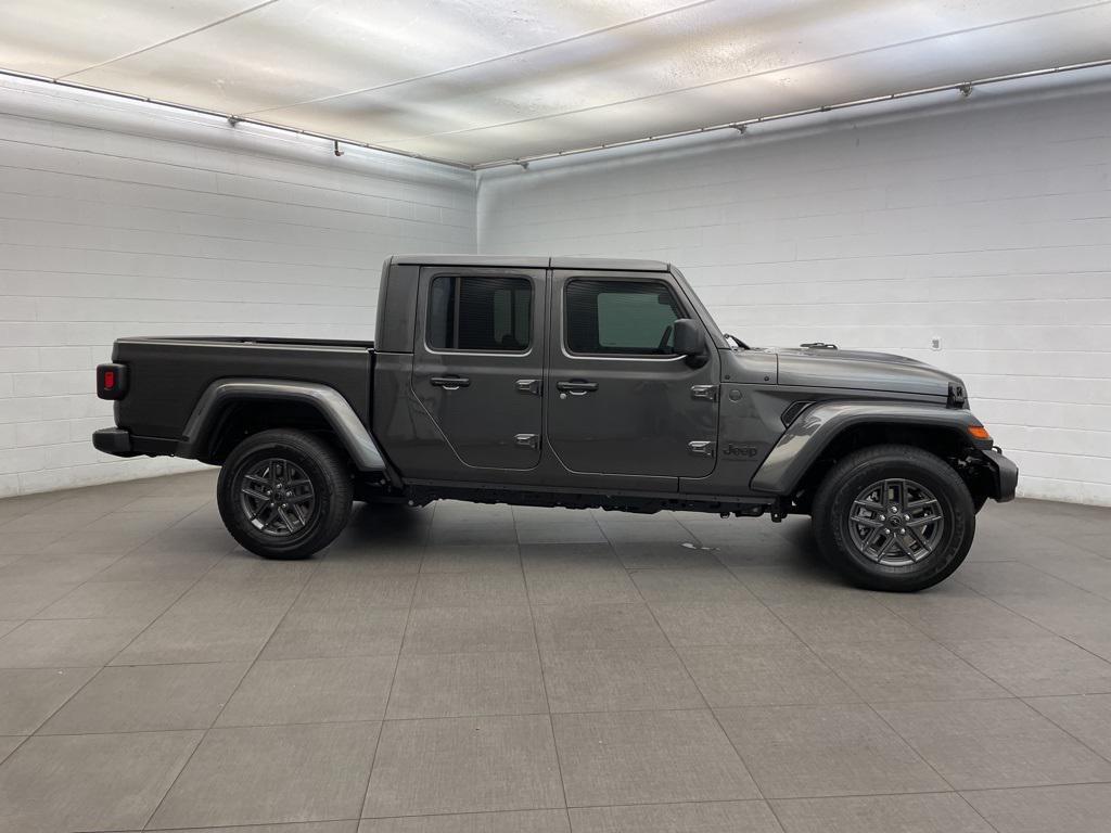 new 2025 Jeep Gladiator car, priced at $38,334