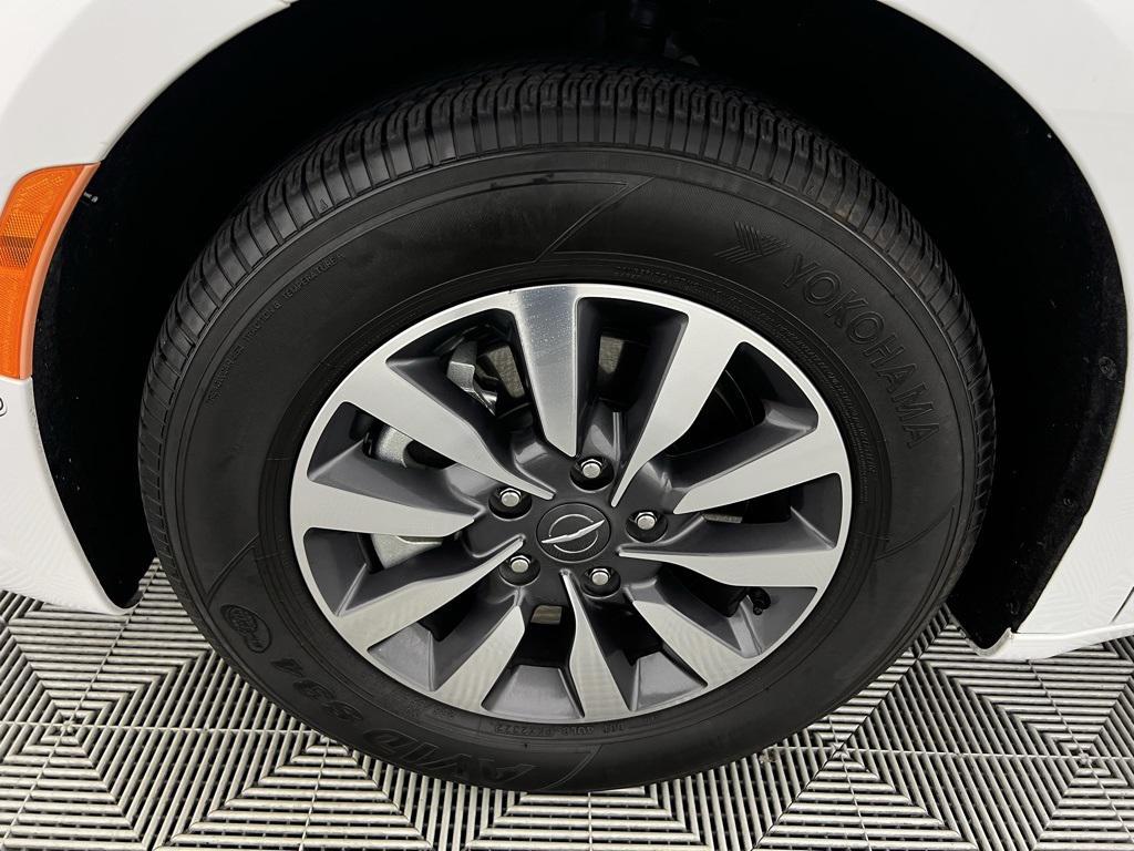 used 2023 Chrysler Pacifica Hybrid car, priced at $34,573