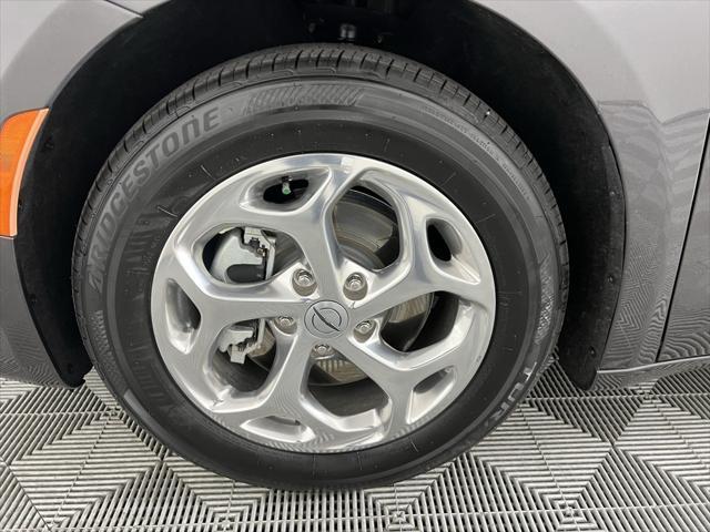 used 2021 Chrysler Pacifica Hybrid car, priced at $26,975