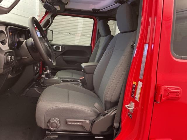 new 2025 Jeep Gladiator car, priced at $40,213