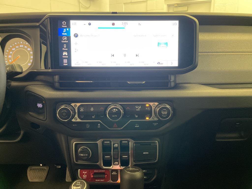 new 2025 Jeep Gladiator car, priced at $43,688