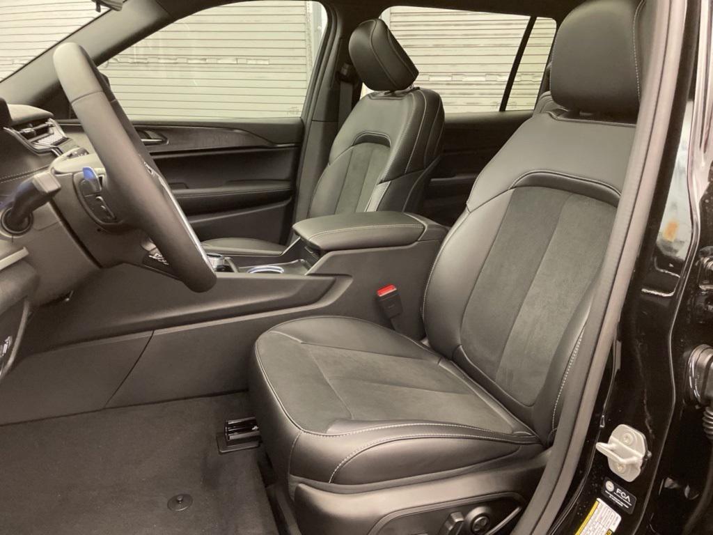 new 2025 Jeep Grand Cherokee L car, priced at $37,850