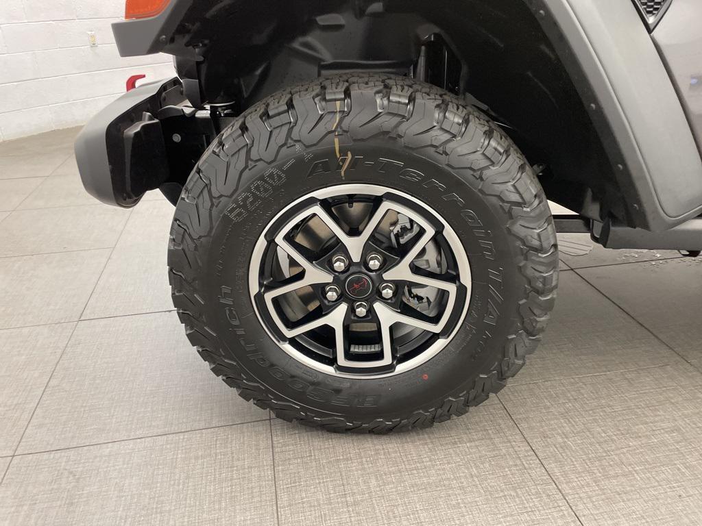 new 2025 Jeep Wrangler car, priced at $47,976