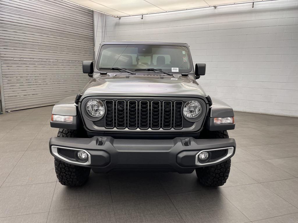 new 2025 Jeep Gladiator car, priced at $41,656